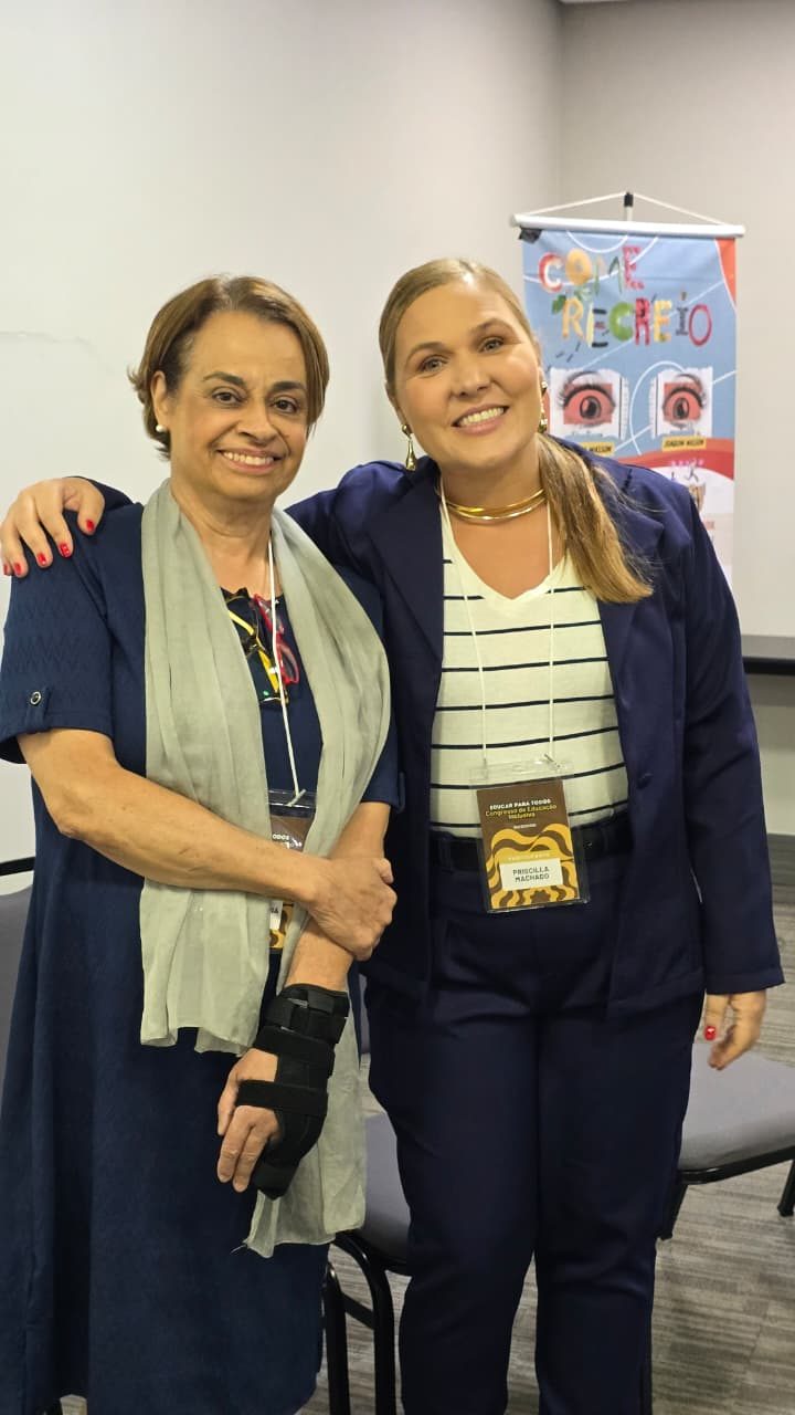 A Dra. Priscilla Machado ao lado da Delegada Dra. Maria Valéria, no Congresso de Educação Inclusiva